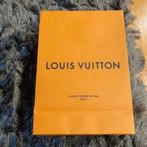 NEW AUTHENTIC LOUIS VUITTON PAPER SHOPPING BAGS